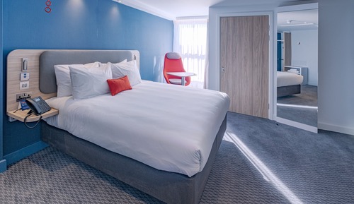 Standard Room, 1 Queen Bed (Free Hot Breakfast)