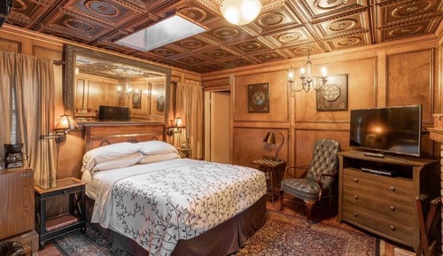 Off site Country Gentleman Queen