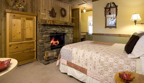 Theme Room- Queen Non-Pet Friendly