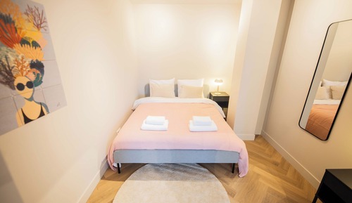 KS71V- Serviced Studio PH Apartment +S/B