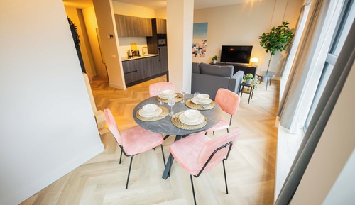 KS71W- Serviced Studio PH Apartment +B