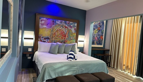 Signature Studio, 1 King Bed