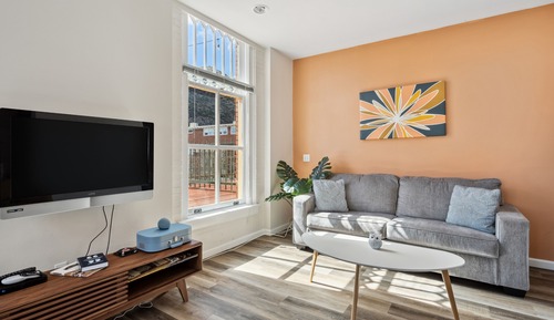 Suite 106 (Not Pet Friendly)