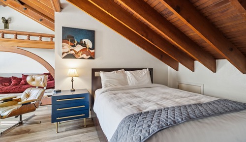 Suite 204 (Pet Friendly)