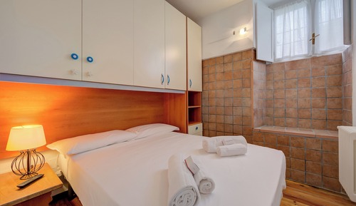 Family Apartment, 1 Bedroom (Vicolo 42-private Terrace-200m Lake)