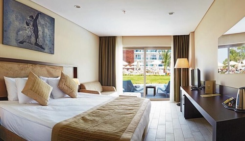 Design Room, Pool View