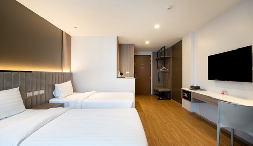 Premium Pool View Twin Room