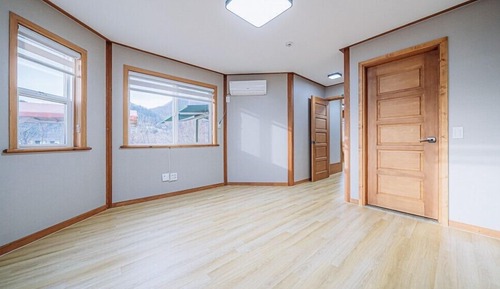 Room (byeol hana-e dong-gyeong)