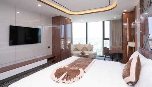 Executive Suite, City View