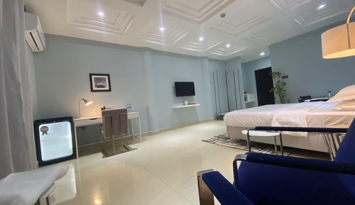 Luxury Studio Suite, 1 King Bed, Accessible, Ground Floor