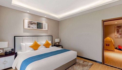 Family Suite, Multiple Beds, Smoking (Superior)