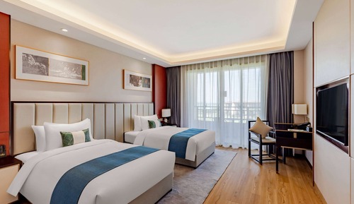 Deluxe Room, 2 Twin Beds, Smoking, Lake View