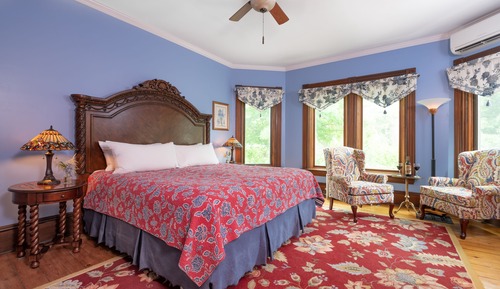 Basic Room, 1 King Bed, Accessible, Garden View