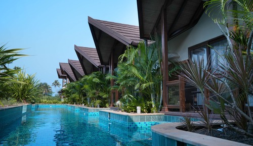 Luxury Room, 1 King Bed, Pool View, Poolside