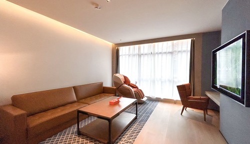 Deluxe Room, 1 King Bed with Sofa bed