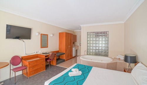 Spa Deluxe Room - Not Pet Friendly