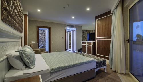 Royal Suite, Hot Tub, Partial Sea View