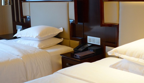 Deluxe Room, 2 Twin Beds, Lake View