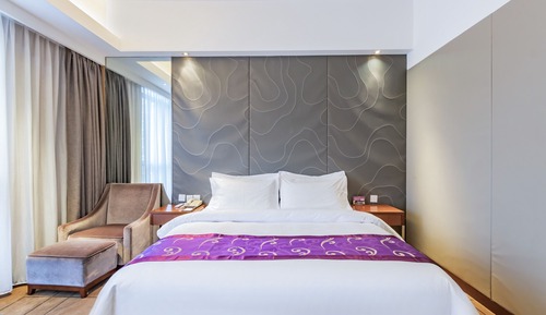 Double Room (Super Sassy)