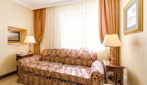 Junior Suite, 1 Queen Bed, Private Bathroom