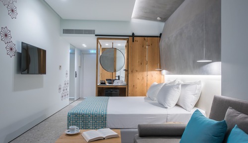 Superior Roof Garden, Jetted Tub