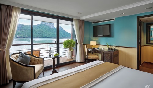 Oasis Suite - 2 single beds/1 king bed
