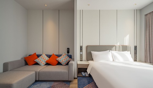1 King Bed Suite
