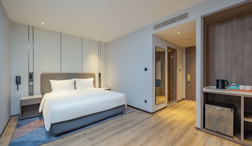 Standard Room, 1 King Bed (Extra Floor Space)