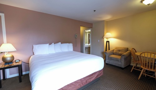 Main Inn King Full Kitchen