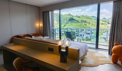 1 King Premium Mountain View