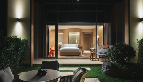 Premium Room, 1 King Bed, Accessible (Courtyard Access)