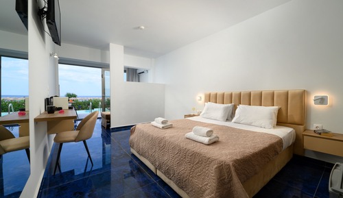 Junior Suite Sea View Swim-up