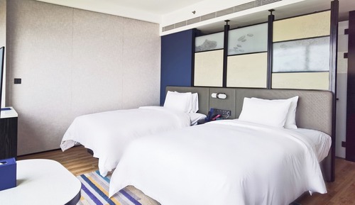 Premium Twin City View