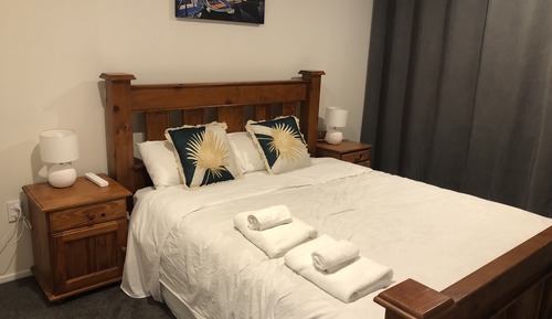 (Unit 4) Classic Townhome, 3 Bedrooms