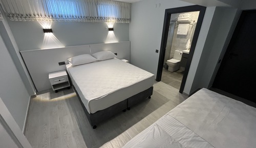 Economy Triple Room, Basement