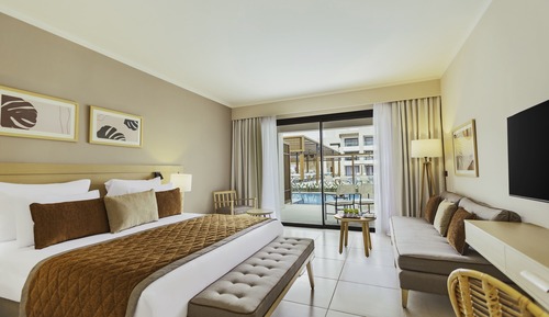 Superior Room, Pool View (Queen or Twin)