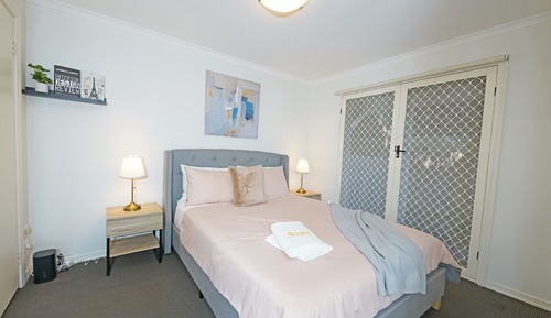 Comfort Apartment, 1 Queen Bed with Sofa bed, Non Smoking, Courtyard View