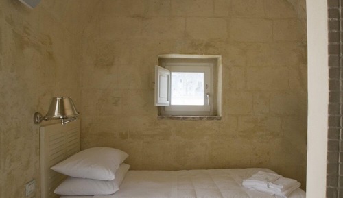 Single Room (1001)