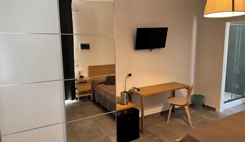 Comfort Room, Garden View