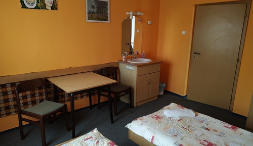 Economy Room, 3 Twin Beds, Shared Bathroom