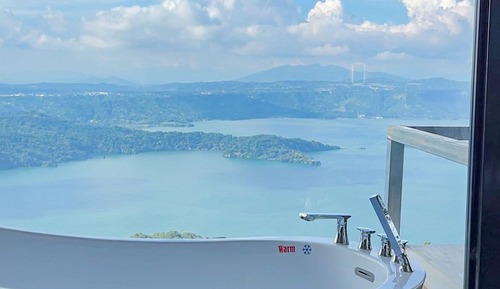 Luxury Suite, Lake View