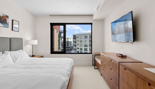 Grand Apartment - 3-Bedroom Condominium 502