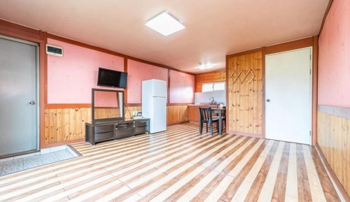 Room (Topaz Room (46 Ondol Room))