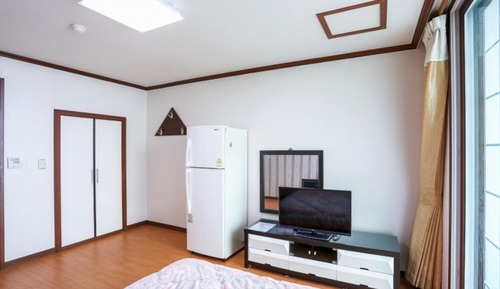 Room (Room 302 (bed))