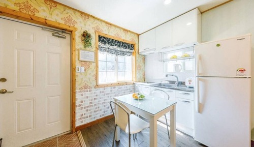 Room (Carnation (no pets allowed))