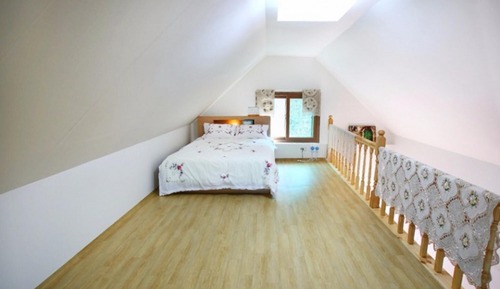 Room (Lake (3F Yongseol Lake View))