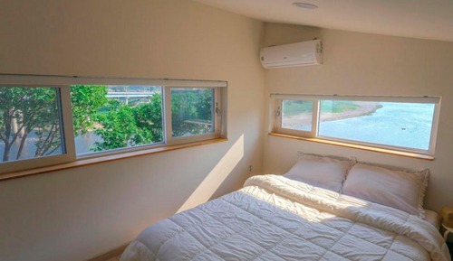 Room (Room 2 (Duplex Unshared House))