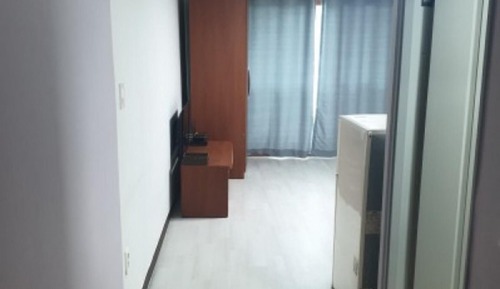 Room (Family Room-206)