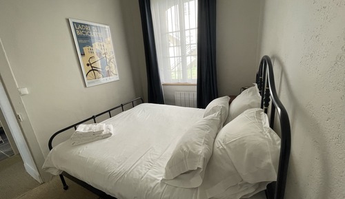 Comfort Double Room, Private Bathroom, Courtyard View (Côté Cour)
