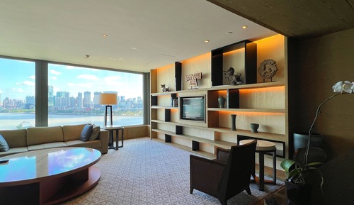 Riverside Suite 